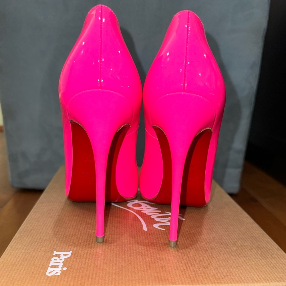 So Kate Christian Louboutin 120, 35.5 Shocking Hot Pink Patent Leather - Picture 4 of 8
